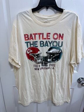 NWT Nike Battle On The Bayou Graphic Tee in Cream, Size XL NFL Eagles KC Chiefs
